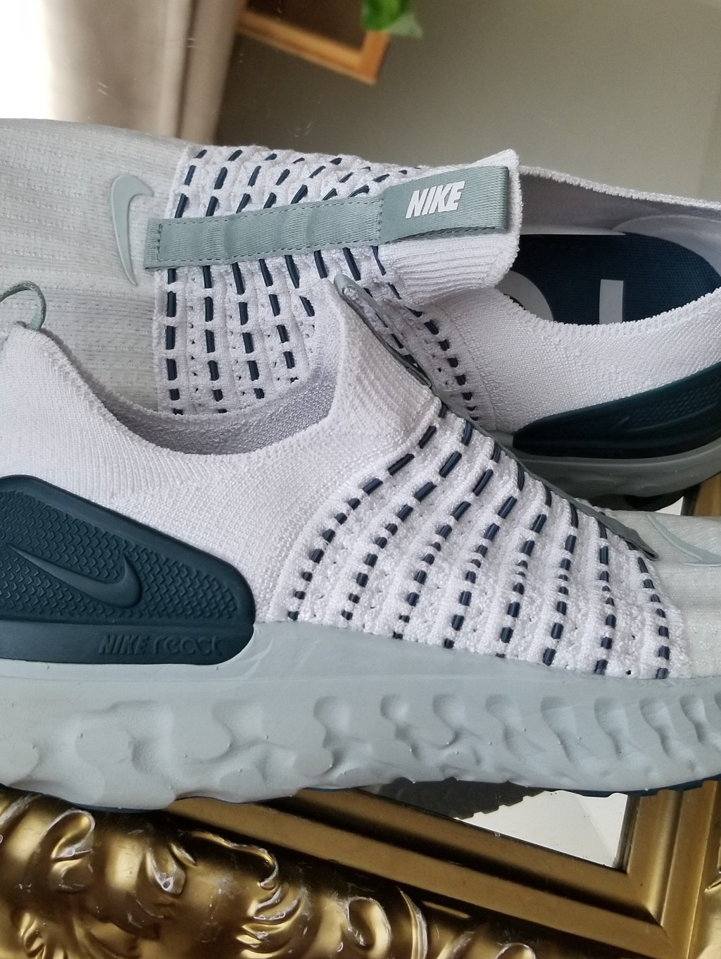 Nike React Phantom Run Flyknit 2 Sneakers White And Platinum Size 9